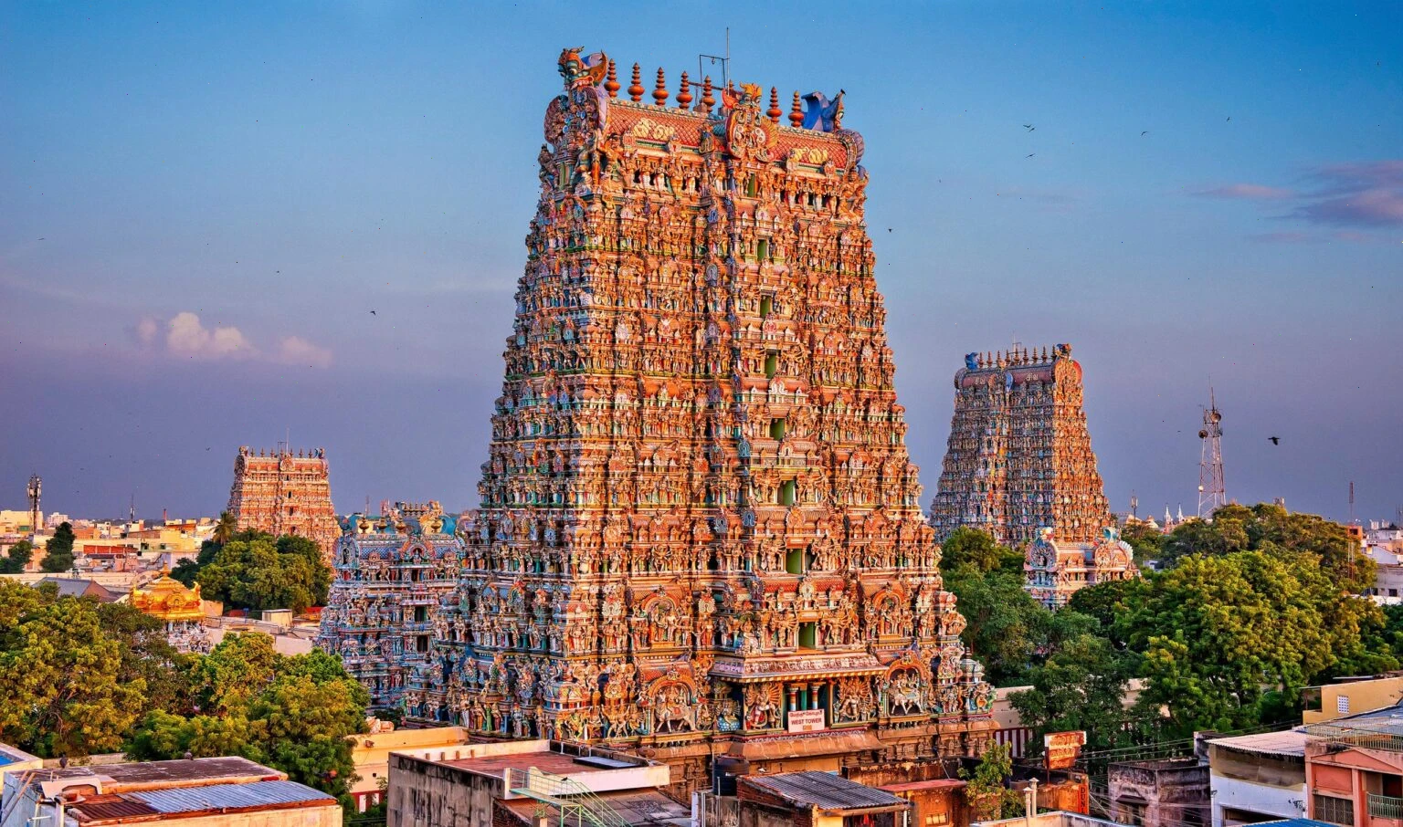 Meenakshi Temple – A Masterpiece of Dravidian Architecture